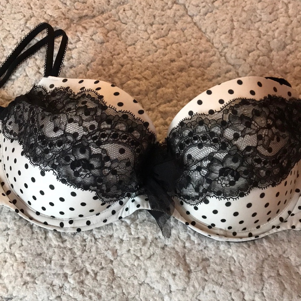 Two Vs Bras - image 3